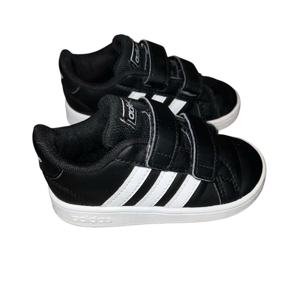 Adidas Kids Sneakers in Black and White - Picture 2 of 3
